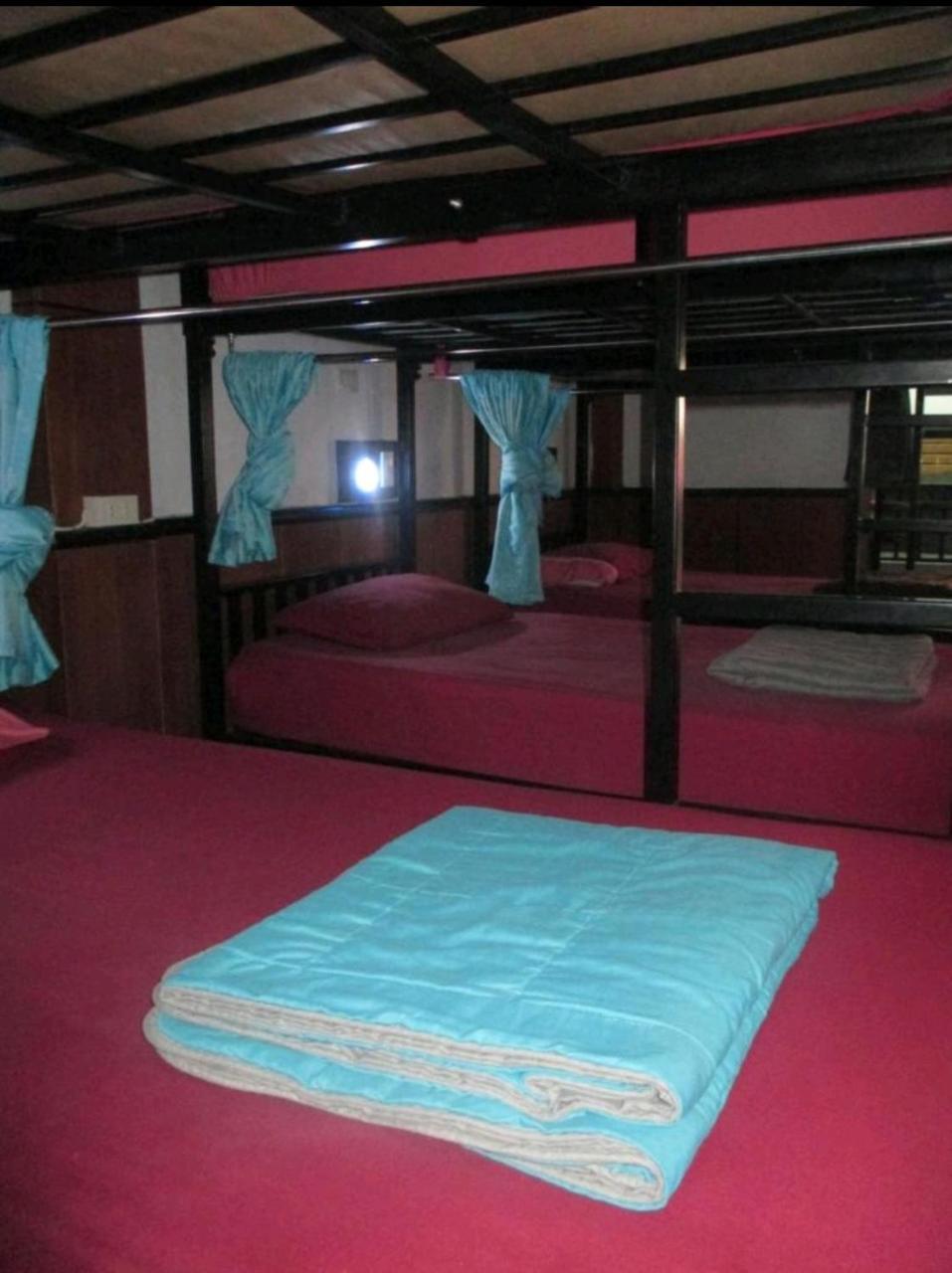 Neverland Dorm Phi Phi-öarna Exteriör bild