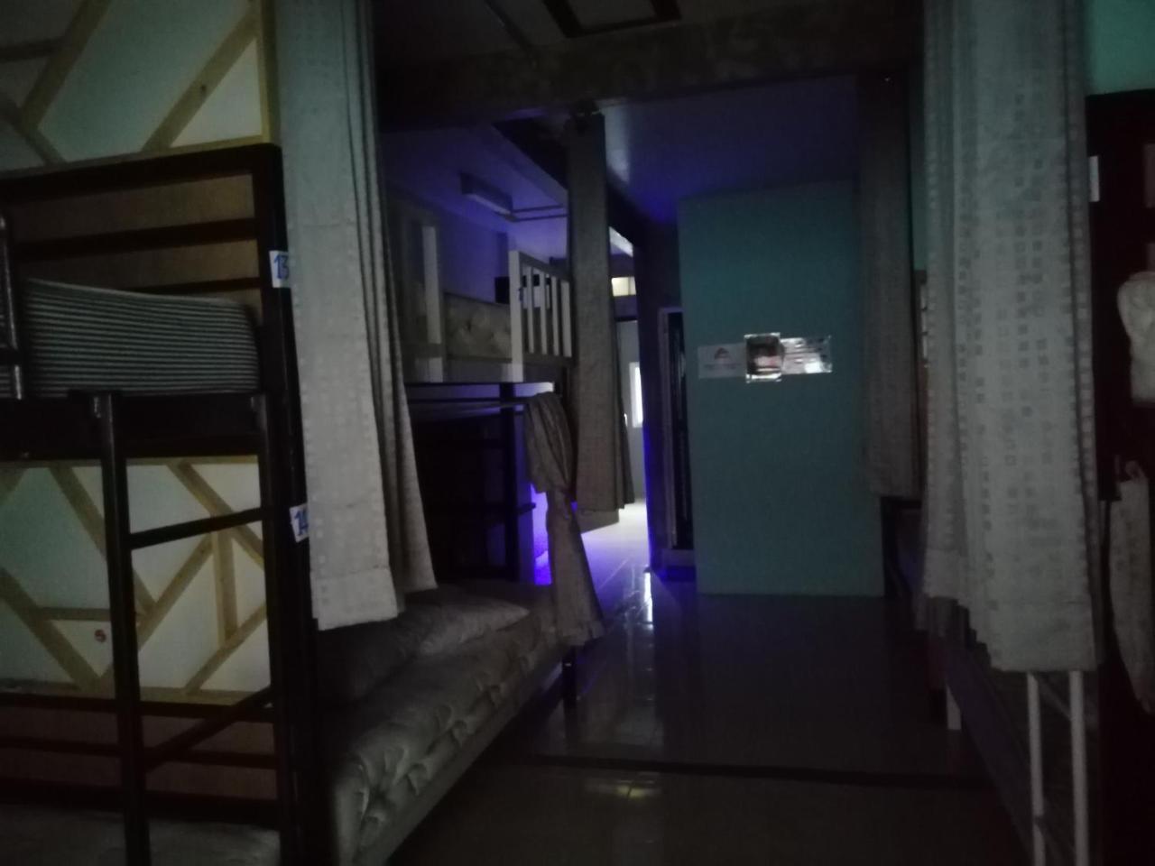 Neverland Dorm Phi Phi-öarna Exteriör bild