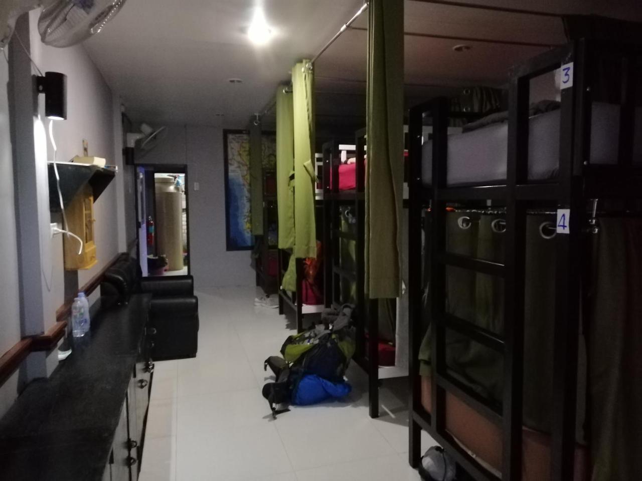 Neverland Dorm Phi Phi-öarna Exteriör bild