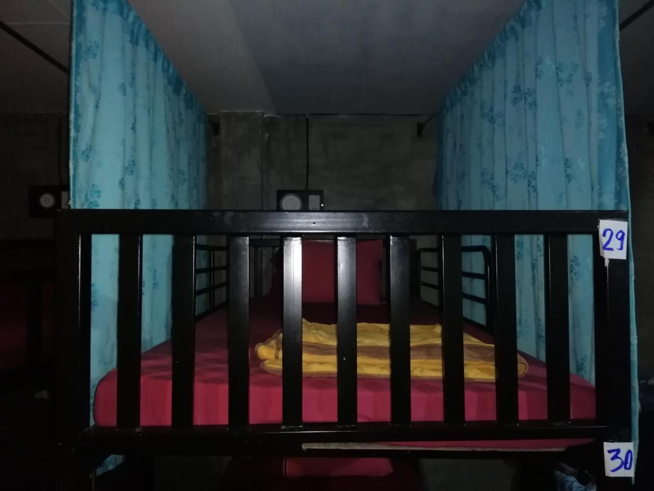 Neverland Dorm Phi Phi-öarna Exteriör bild