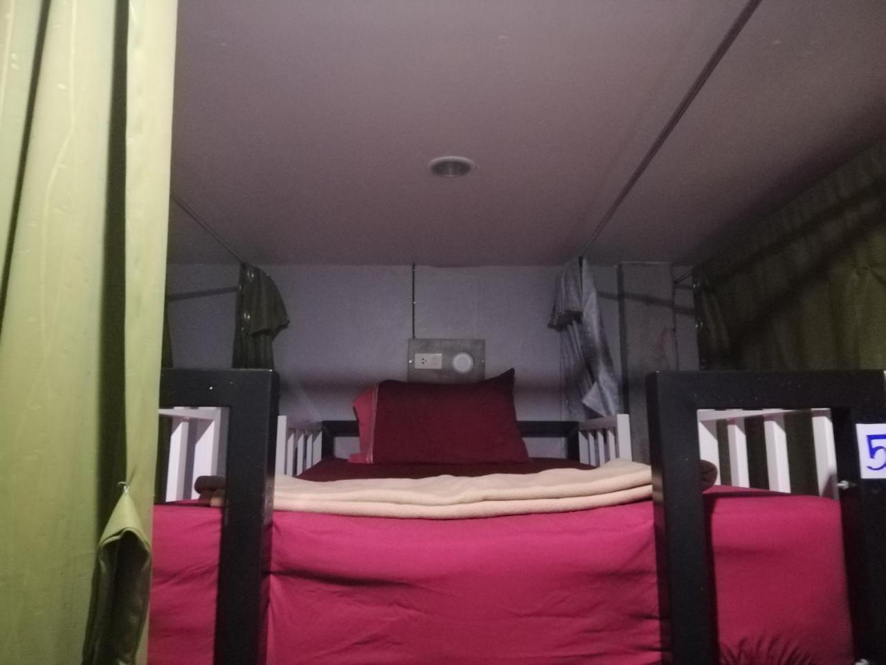 Neverland Dorm Phi Phi-öarna Exteriör bild