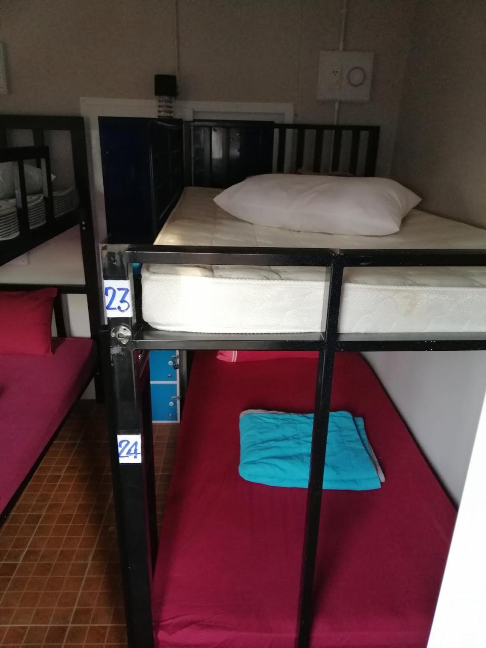 Neverland Dorm Phi Phi-öarna Exteriör bild