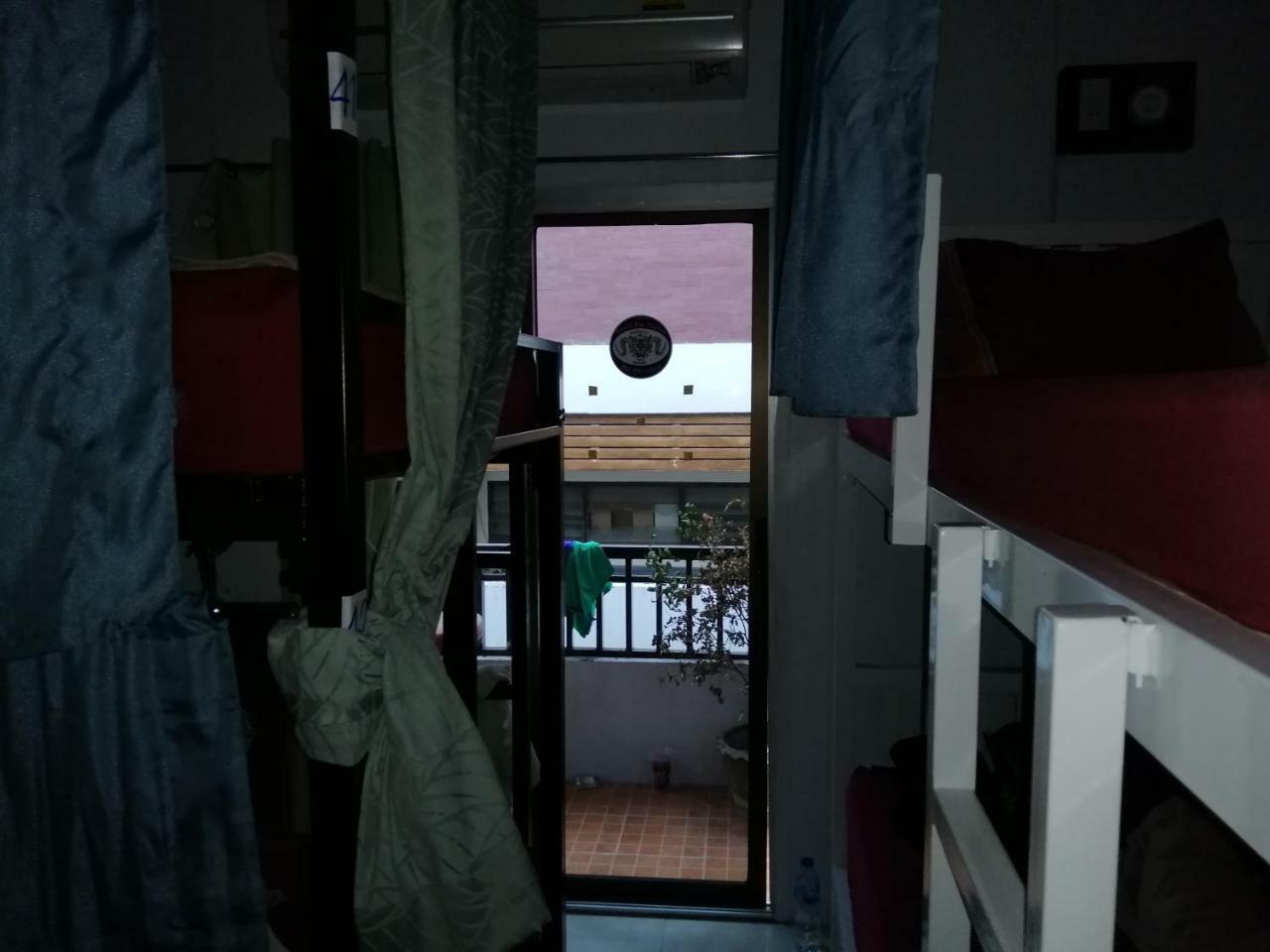 Neverland Dorm Phi Phi-öarna Exteriör bild