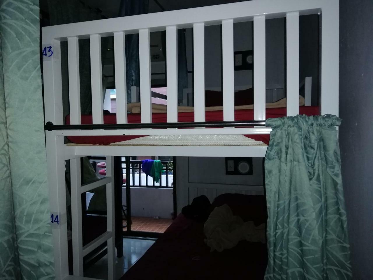 Neverland Dorm Phi Phi-öarna Exteriör bild