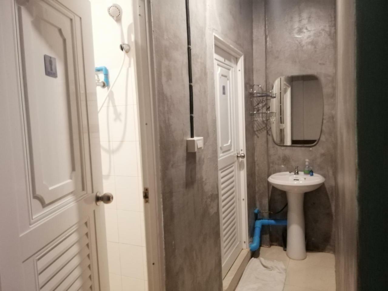 Neverland Dorm Phi Phi-öarna Exteriör bild
